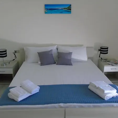 Antares Homestay *